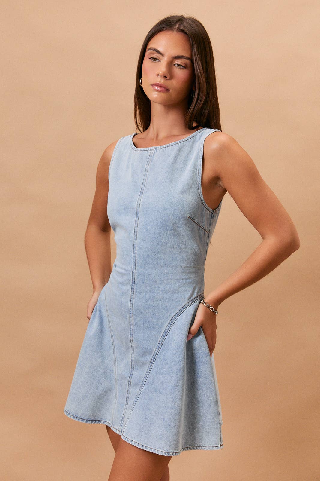 BOAT NECK SLEEVELESS FLARE DENIM DRESS